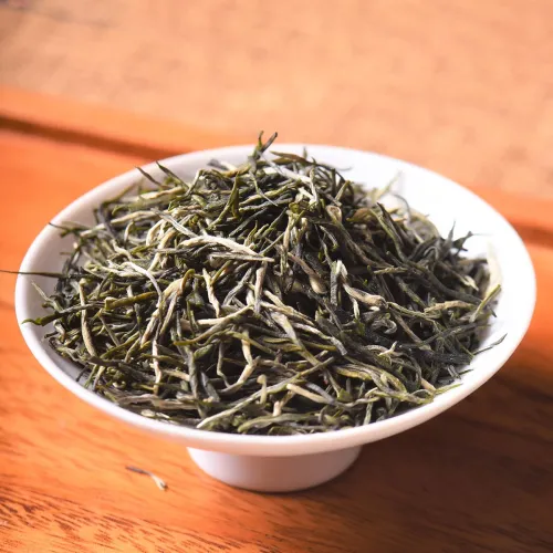 "Xin Yang Mao Jian" or "Yu Mao Feng" Green Tea from Henan